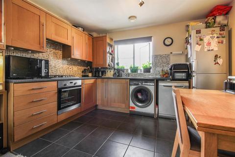 2 bedroom flat for sale - Prince Rupert Drive, Aylesbury