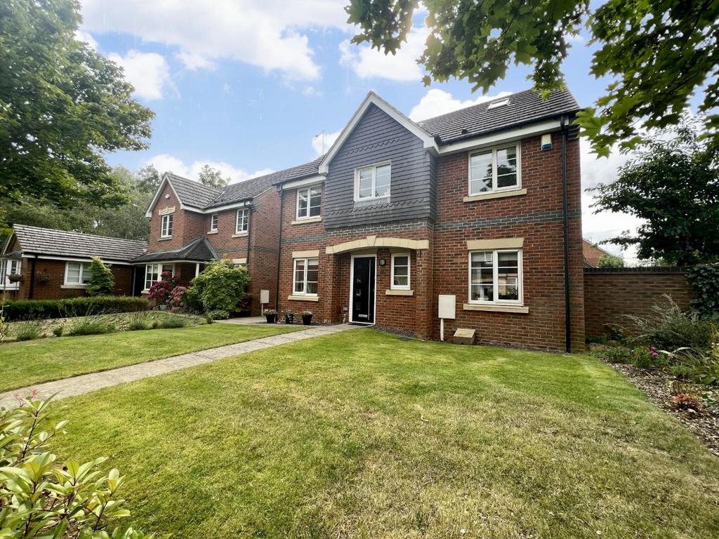 The Meadows, Grange Park, Northampton NN4 5 bed detached house for sale