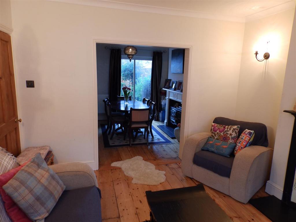 Cleaveland Road, Surbiton 2 bed terraced house £2,200 pcm (£508 pw)