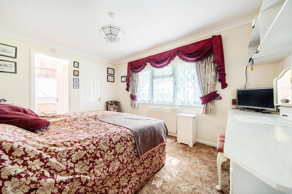 MASTER BEDROOM.jpg