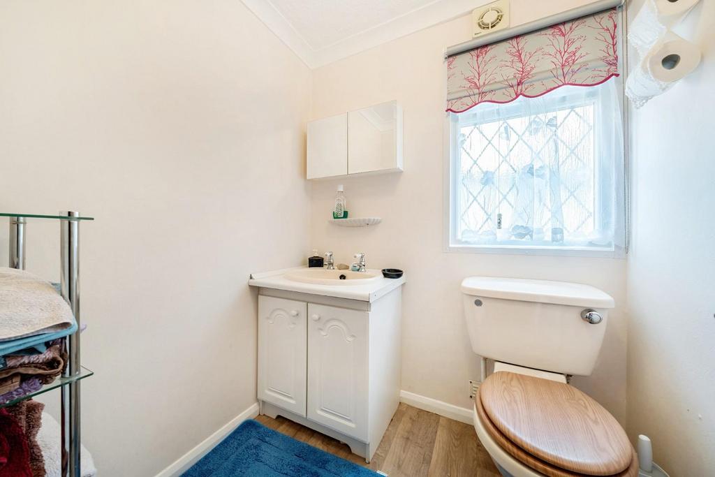 EN-SUITE W.C..jpg