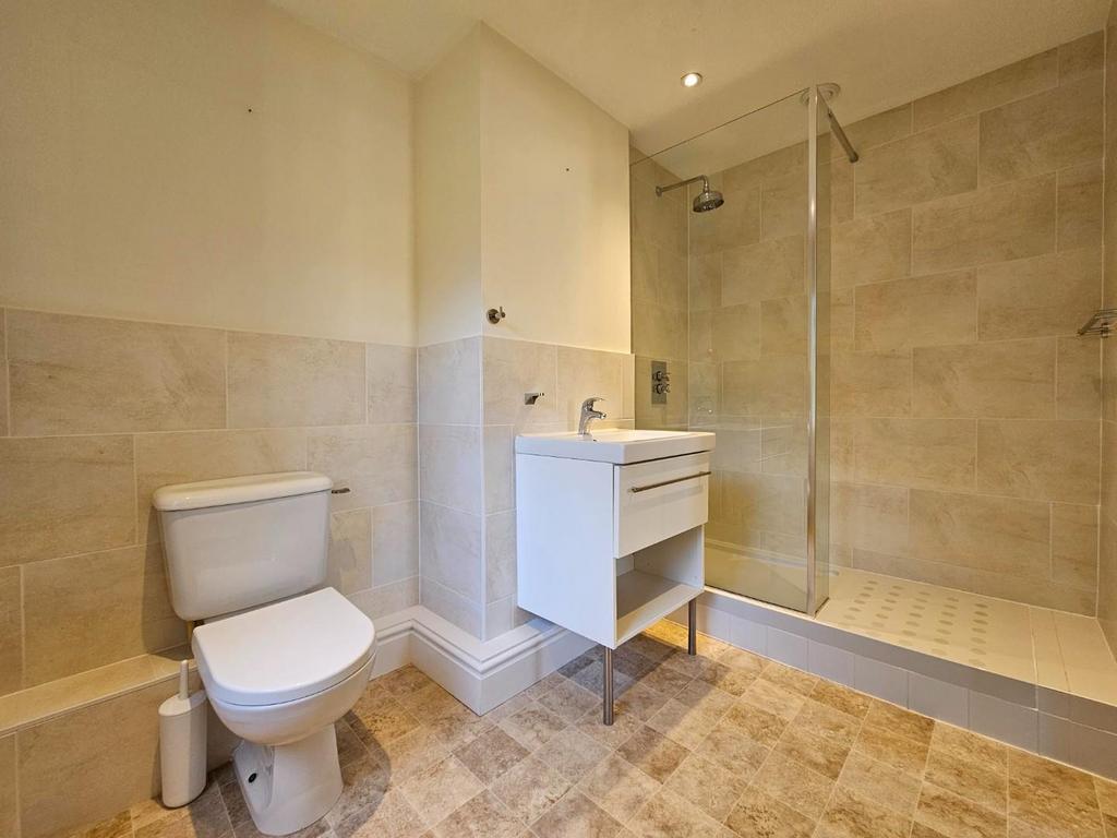 Bed 1 En-Suite Shower