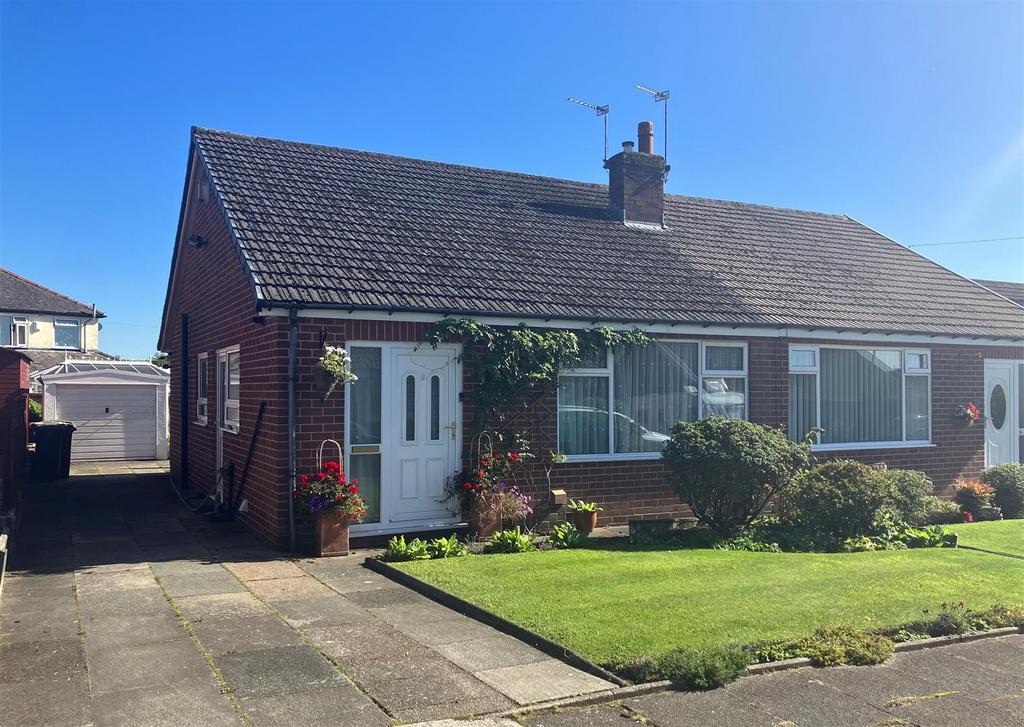 Stanley Grove, Horwich, Bolton 2 bed semidetached bungalow for sale
