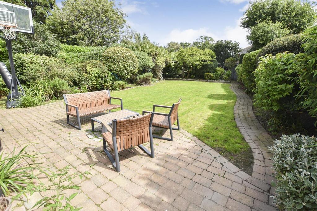 Hadleigh Park Avenue, Benfleet 4 bed chalet for sale £700,000