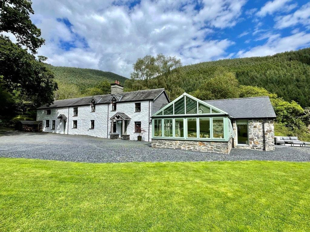 Upper Corris, Machynlleth, Gwynedd, SY20 4 bed detached house for sale