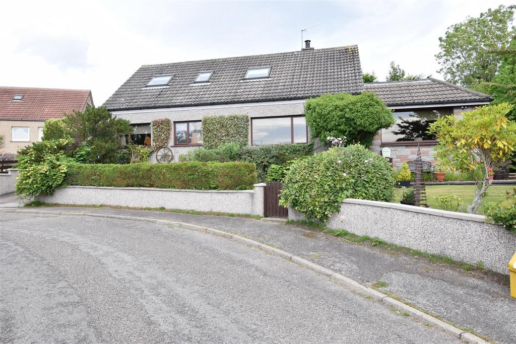 6 Bellfield Drive, North Kessock... 4 bed detached house £270,000