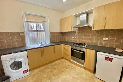 2 bedroom end of terrace house for sale, Greens End Road, Meltham, Holmfirth