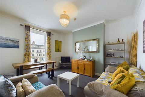 2 bedroom flat for sale, The Crescent, Bridlington