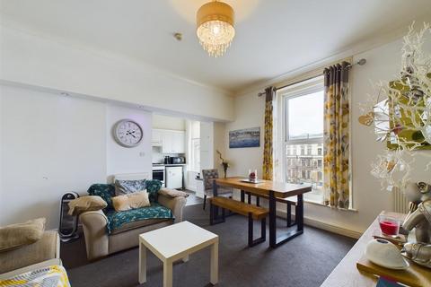 2 bedroom flat for sale, The Crescent, Bridlington
