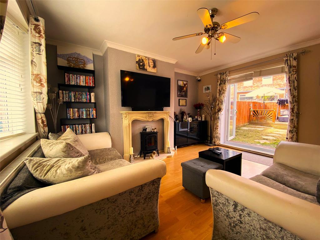 Crossway, South Shields, NE34 2 bed semidetached house £100,000