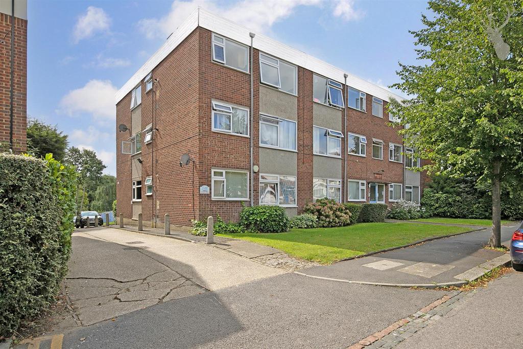 Chingford Avenue, Chingford E4 2 bed flat for sale £300,000