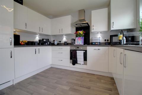 33 Brambling Way, Hardwicke, Gloucester, GL2 4DS