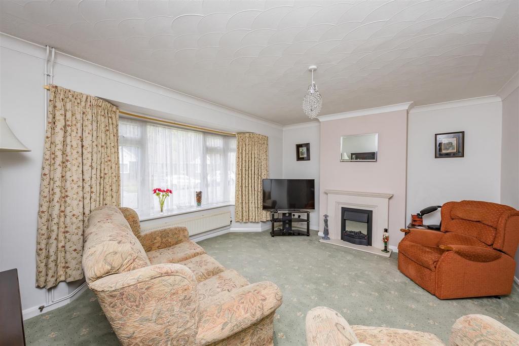 Heath Hill Avenue, Bevendean, Brighton 2 bed semidetached bungalow for sale £375,000