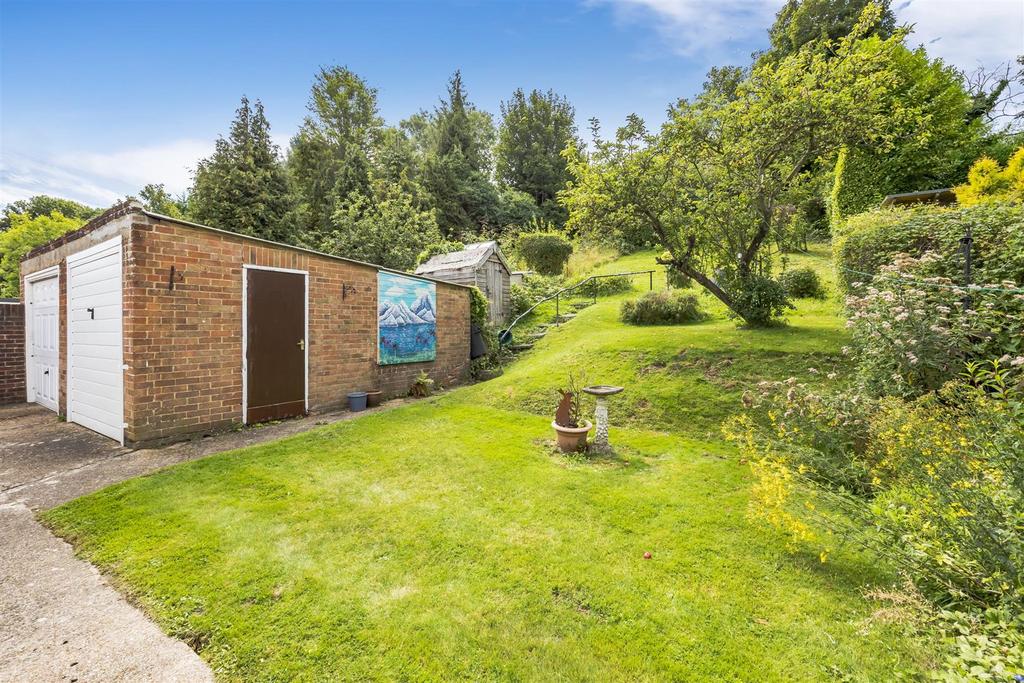 Heath Hill Avenue, Bevendean, Brighton 2 bed semidetached bungalow for sale £375,000