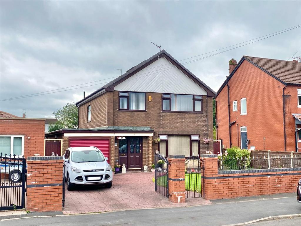 Dialstone Lane, Stockport 3 bed detached house for sale £550,000