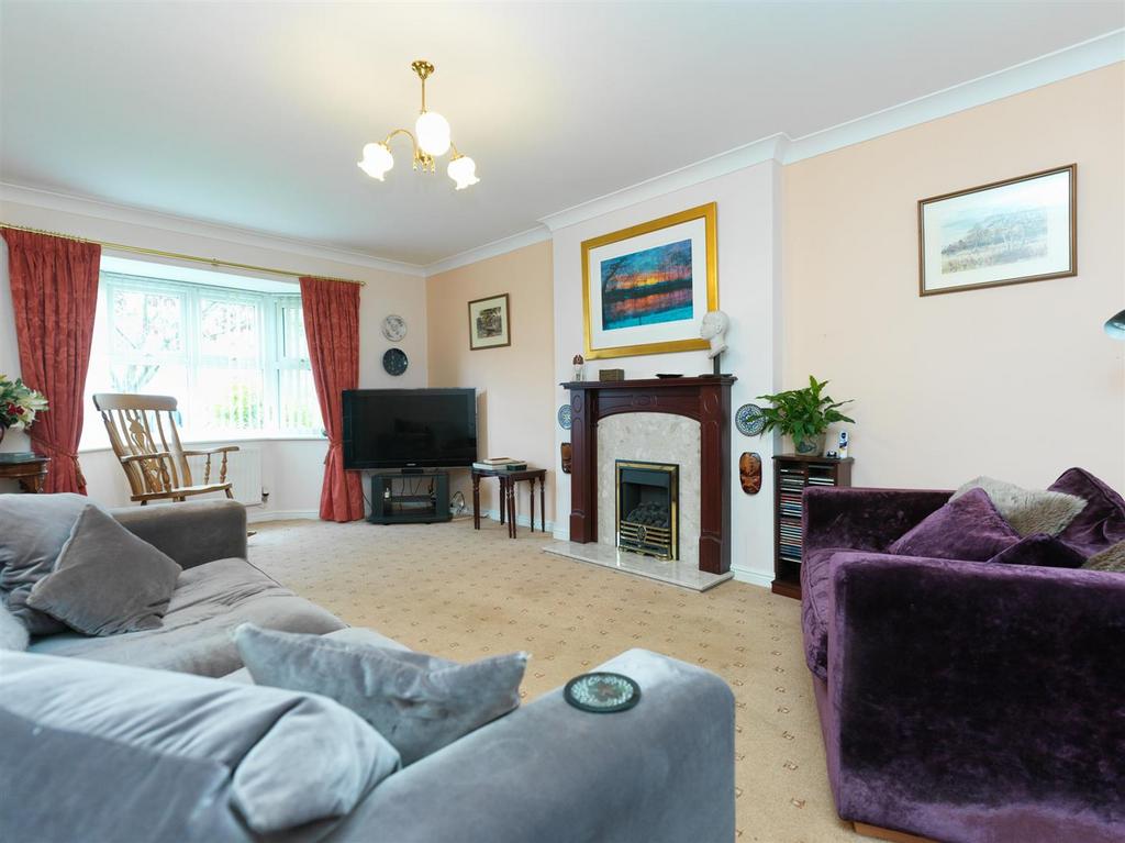 Hillcrest, Ellesmere. 4 bed detached house £325,000