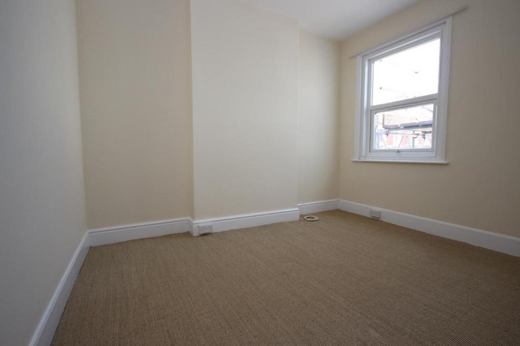 Bedroom 2 (Large).JPG