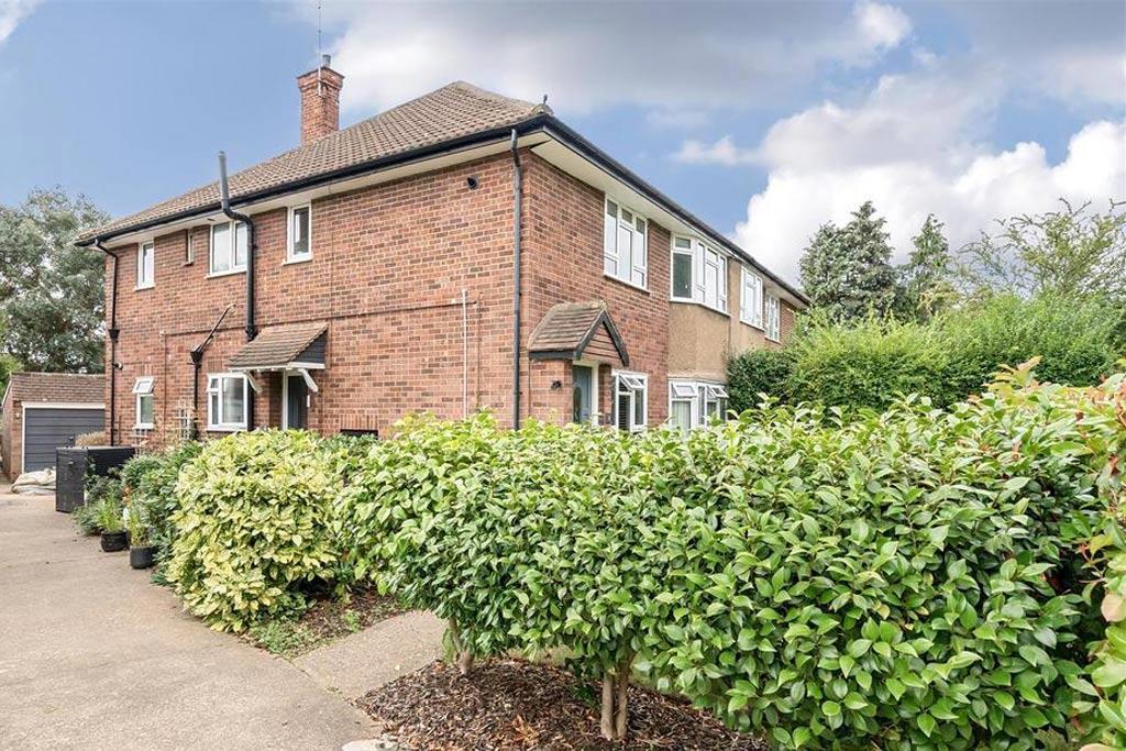 Shrewsbury Close, Surbiton 2 bed £410,000