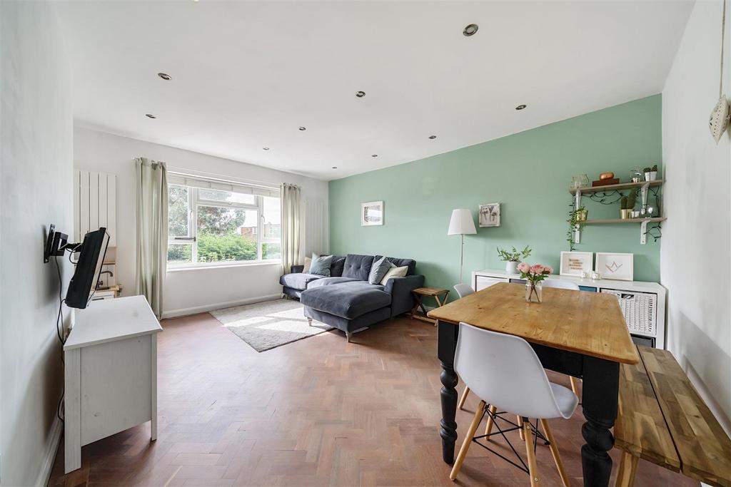 Shrewsbury Close, Surbiton 2 bed £410,000