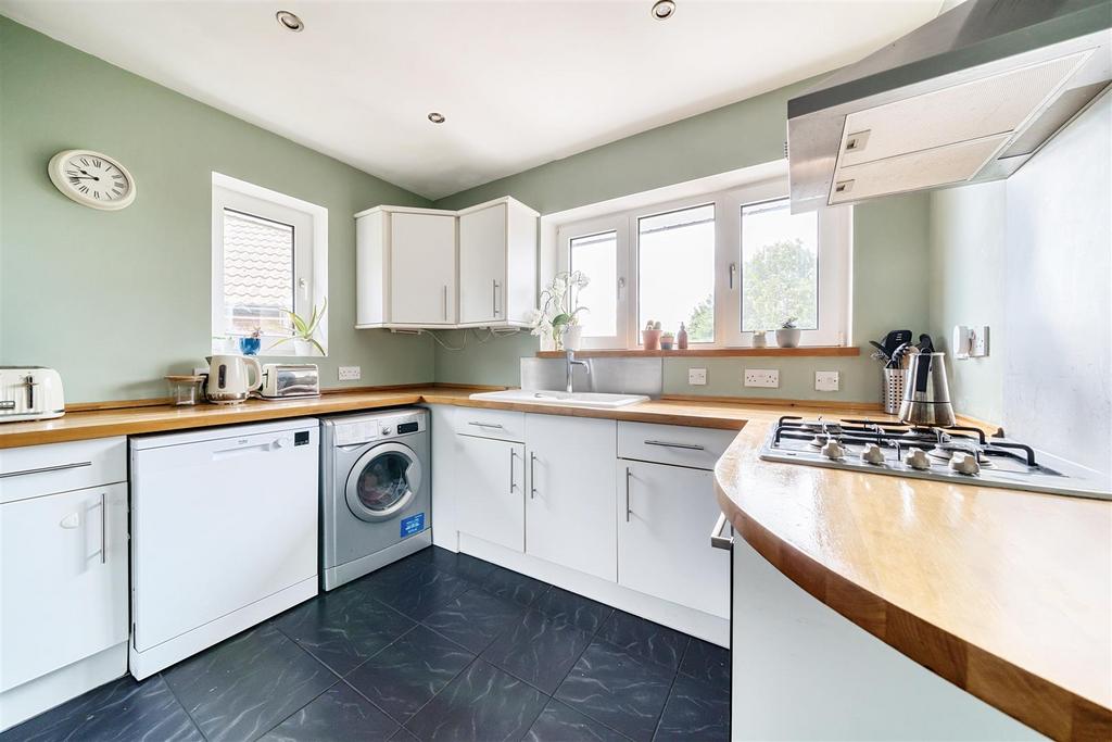 Shrewsbury Close, Surbiton 2 bed £410,000