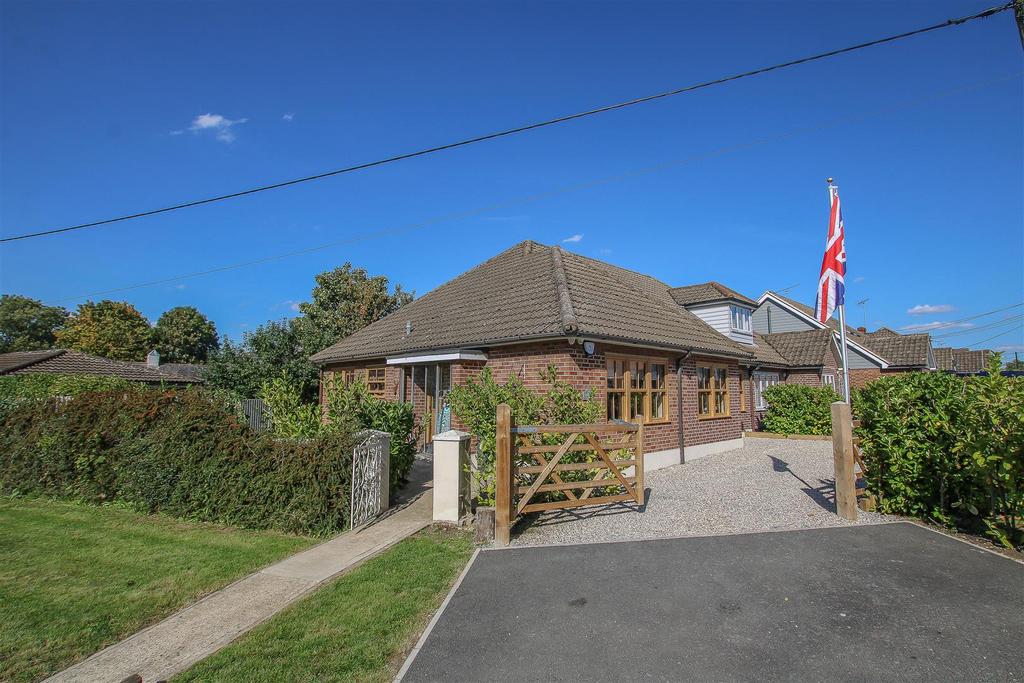 Orchard Lane, Pilgrims Hatch, Brentwood 3 bed semidetached bungalow