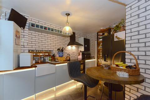 undefined, Cross Hill, Shrewsbury