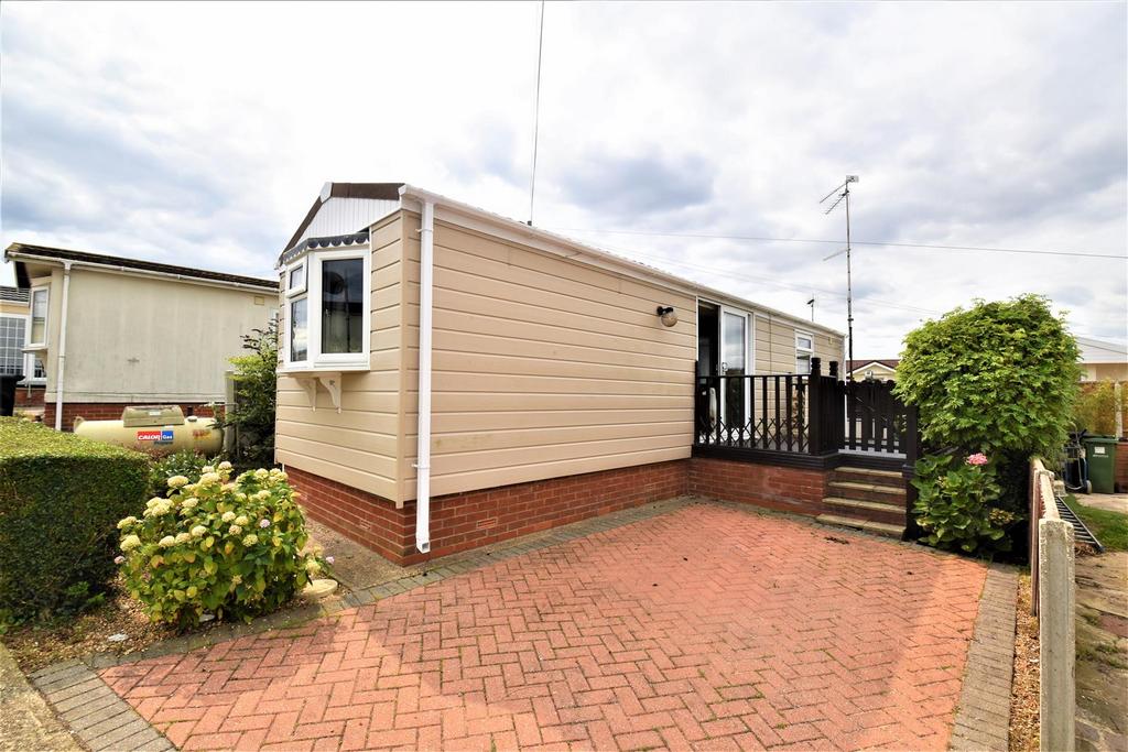 Crouch Park, Pooles Lane, Hullbridge 1 bed mobile home for sale £180,000