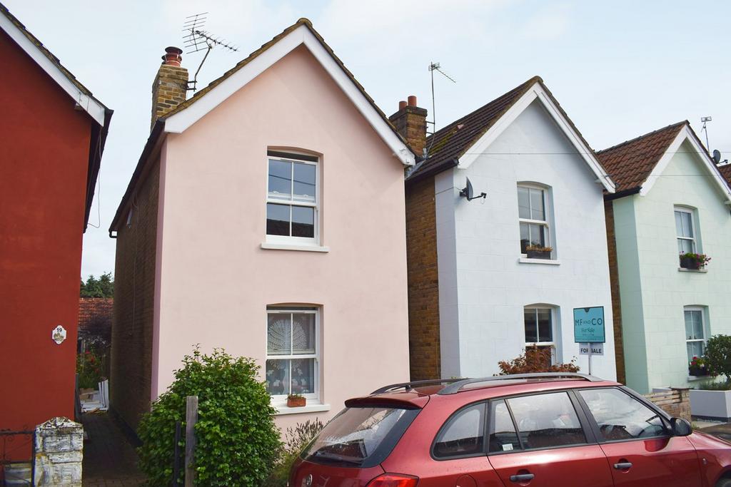 Green Lane Avenue, Hersham, WaltononThames, KT12 2 bed detached house