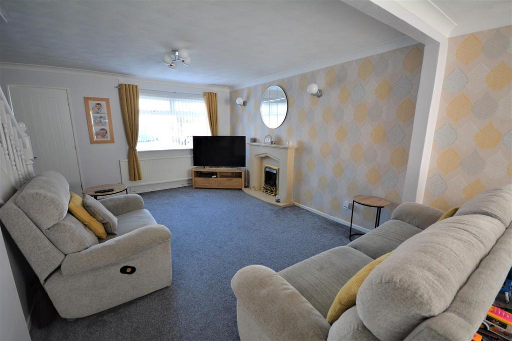 Carisbrooke Crescent, Etherley Dene, Auckland 4 bed semi