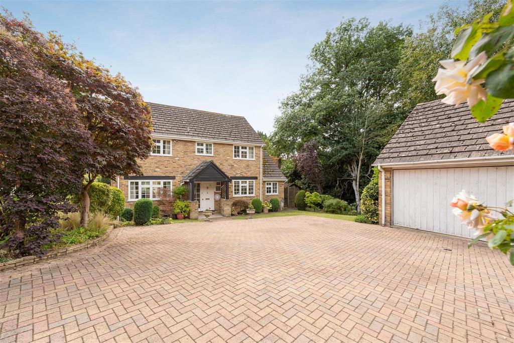 Armitage Court, Sunninghill 4 bed detached house for sale £1,000,000