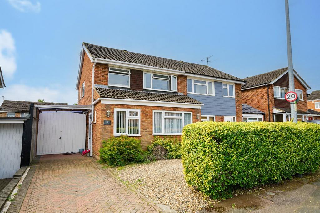 Dove Tree Road, Leighton Buzzard 3 bed semidetached house for sale £