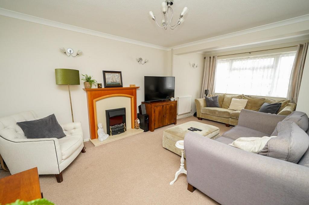 Dove Tree Road, Leighton Buzzard 3 bed semidetached house for sale £