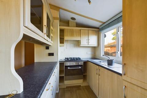 2 bedroom mobile home for sale - Northrepps Road, Northrepps, Cromer