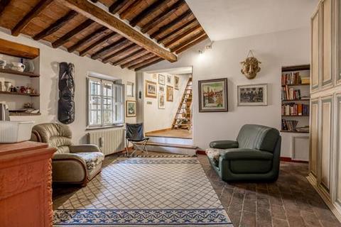 3 bedroom apartment, Lucca, Tuscany