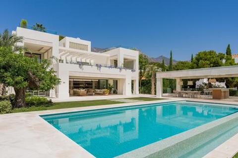 5 bedroom villa - Altos Reales, Marbella, Malaga