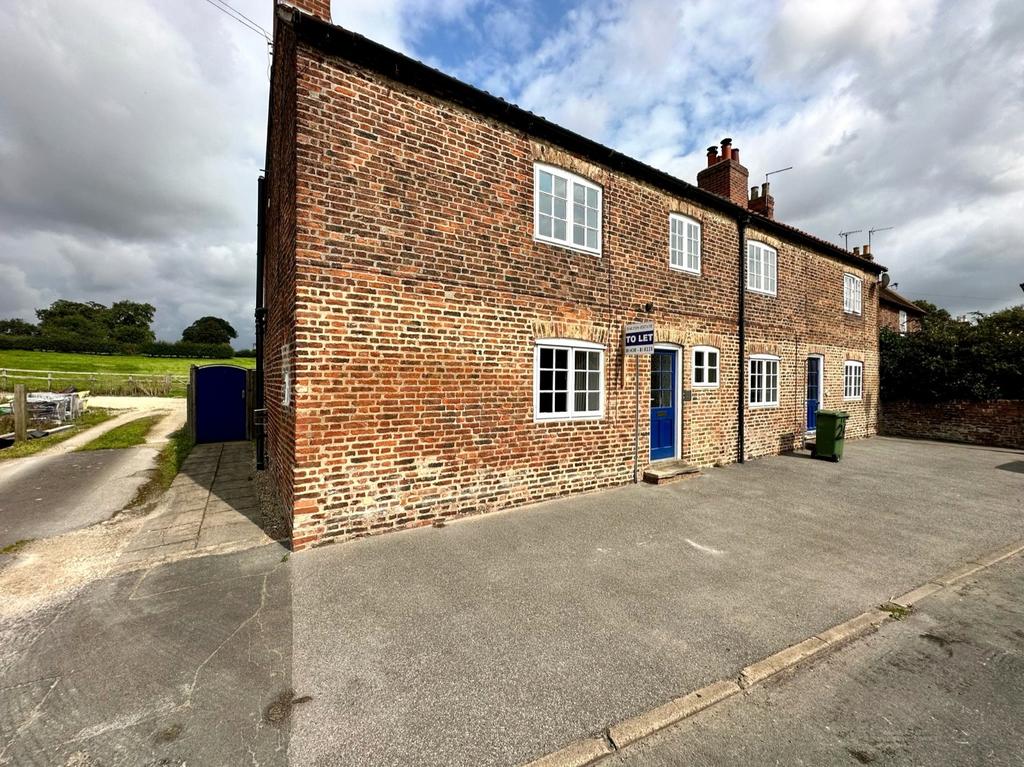 Main Street, Etton, Beverley, East... 3 bed semidetached house £975