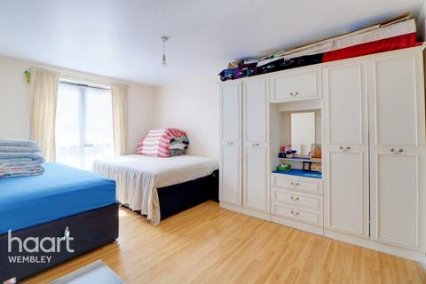 2 bedroom apartment for sale - North Wembley
