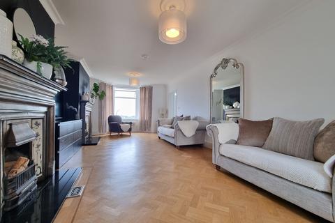 105 Dock View Road, Barry, CF63 3QQ