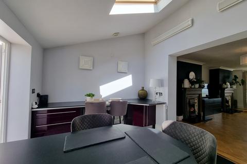 105 Dock View Road, Barry, CF63 3QQ