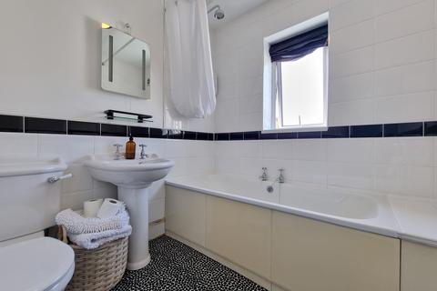 105 Dock View Road, Barry, CF63 3QQ