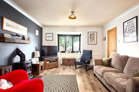 16 Springfield Park, Tisbury, Salisbury, SP3 6QN