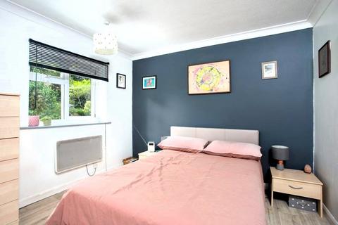 16 Springfield Park, Tisbury, Salisbury, SP3 6QN