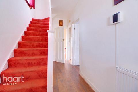 4 bedroom semi-detached house for sale - Wembley Triangle