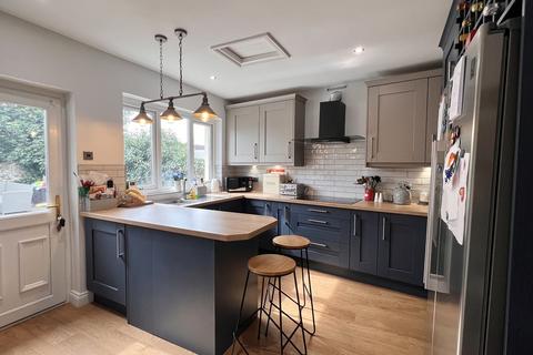 Buckland House, 2 Queen Street, Llandovery, SA20 0BU