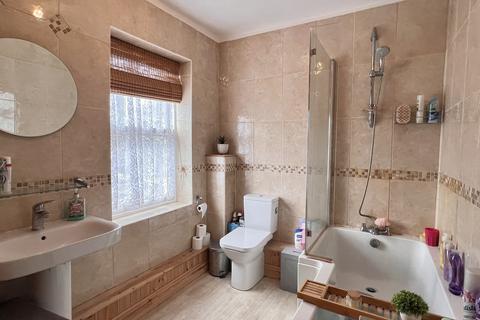 Buckland House, 2 Queen Street, Llandovery, SA20 0BU