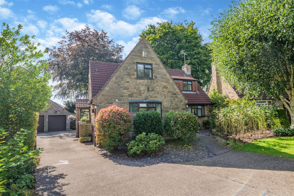 Wetherby, Lazenby Drive, LS22 4 bed detached house for sale £700,000
