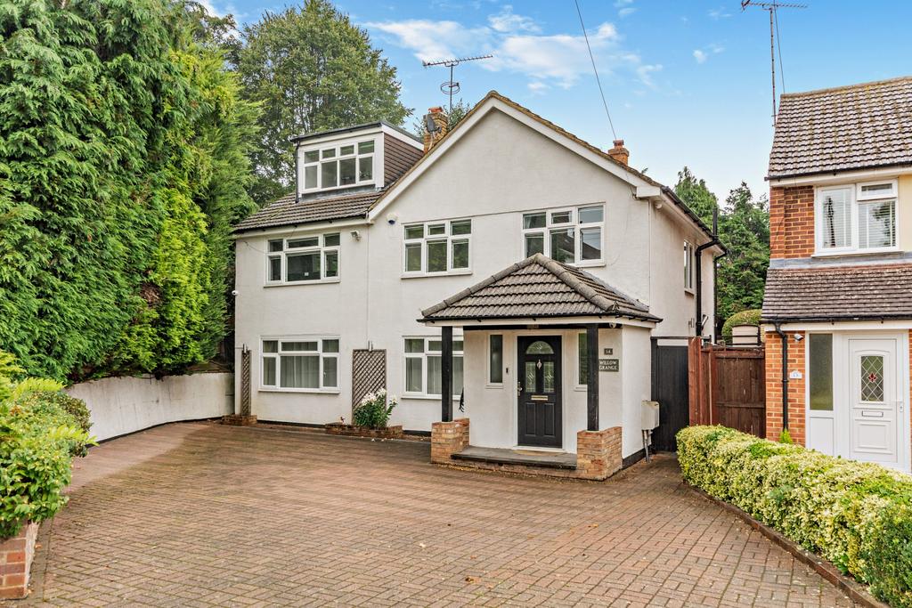 St Peter's Close, Mill End, Rickmansworth, WD3 5 bed detached house £