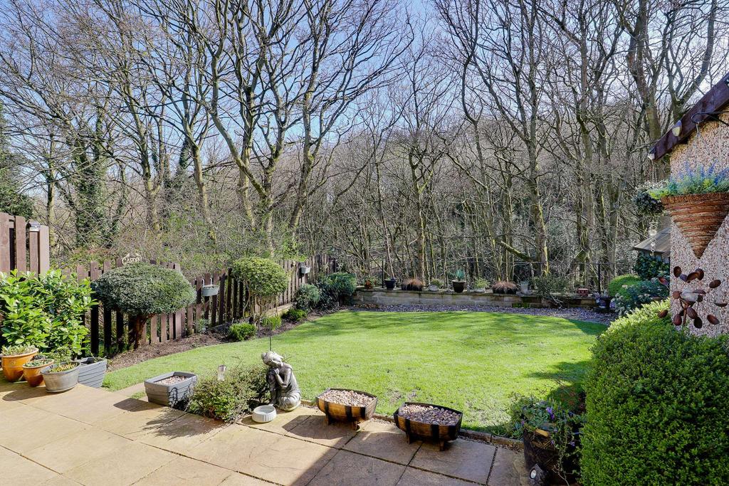 High Brooms, Grimescar Valley, Birkby, Huddersfield HD2 2FP 3 bed