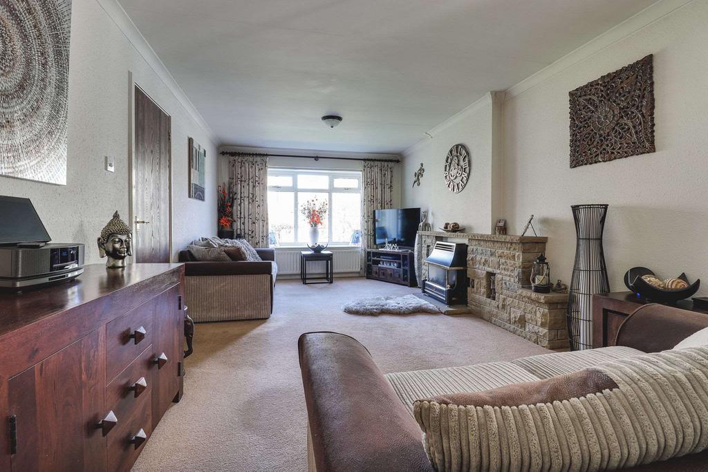 High Brooms, Grimescar Valley, Birkby, Huddersfield HD2 2FP 3 bed detached bungalow for sale £