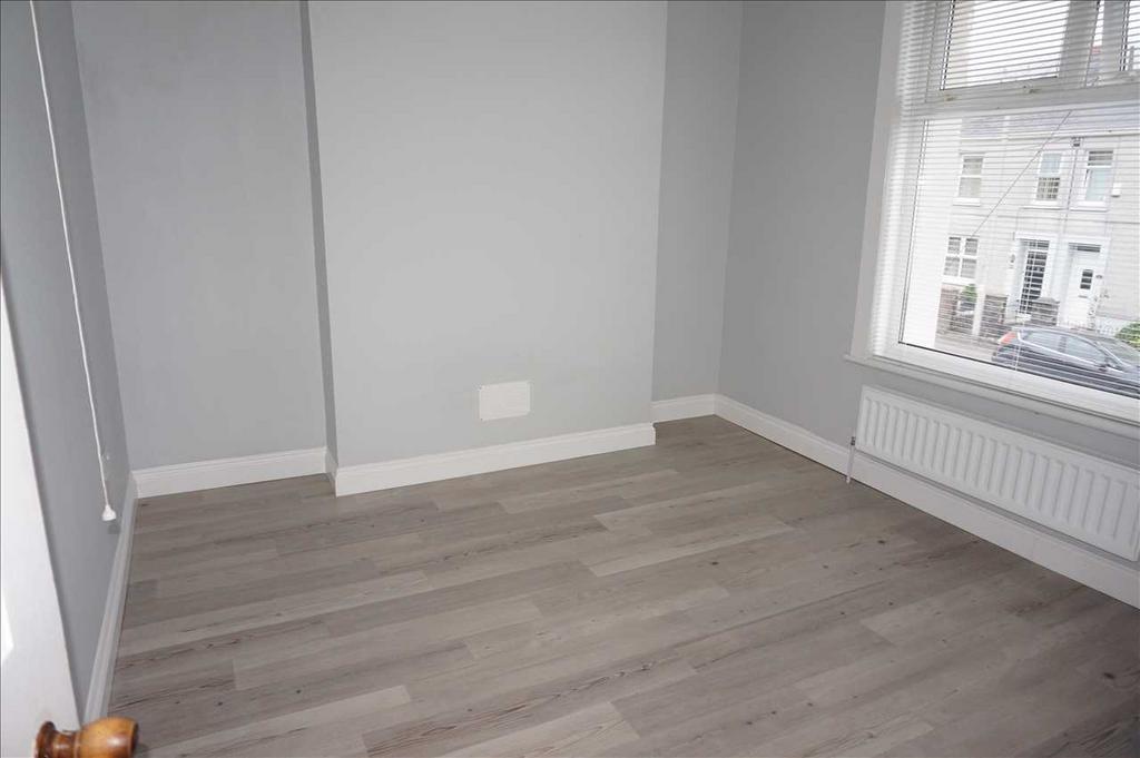 Bedroom 1 :